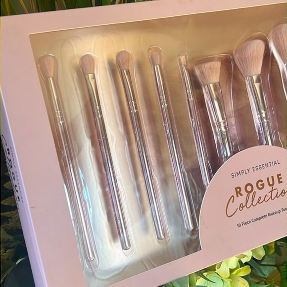 Brand New 10-Piece Makeup Brush & Tool Set Pale Pink Metallic Beauty Blender - Picture 7 of 12
